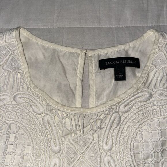 BR L Luxury Elegant Ivory Crochet Lace Back Button Keyhole Sleeveless Shell - Picture 9 of 15